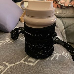 Mini hydro jug with sleeve